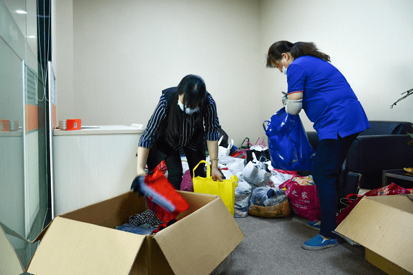 澳思泰黨支部組織開展捐贈衣物活動 澳思泰黨支部組織開展捐贈衣物活動